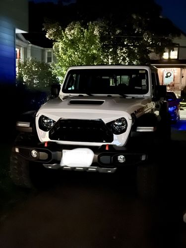 Customer photo review of Shark Grille - White & Black for 18-22 Jeep Wrangler JL & Gladiator JT