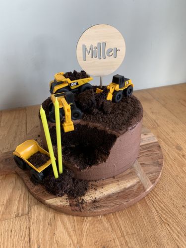 Customer photo review of Round Personalised Cake Topper (other colours available)