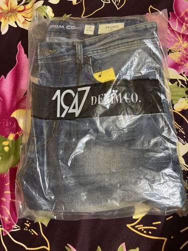 Customer photo review of Slim-fit Ripped Jeans (Light Blue)