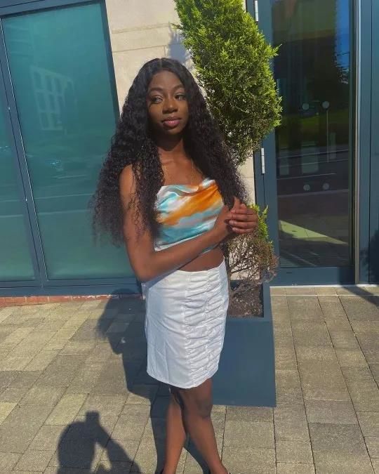 Customer photo review of Wavymy Glueless Kinky Curly 4x4 Lace Closure Wig HD Lace Wear & Go Wigs Dome Cap 180% Denisity