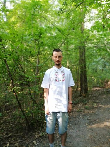 Customer photo review of Мъжка тениска с яка бродирана с шевица "Защита"