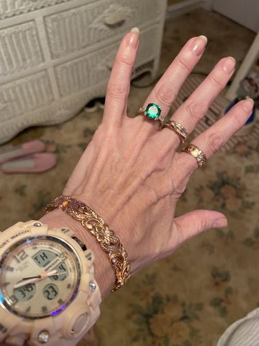 Customer photo review of Alaka'i Heirloom Cutout Bangle (18k Rose Gold Filled)