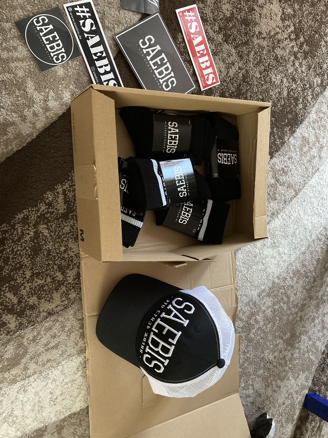 Customer photo review of SAEBIS® 5er SET schwarze Retro Sport Socken mit weißen Streifen