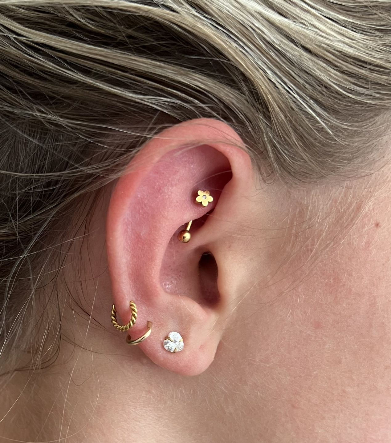 Customer photo review of Bright Heart Ohrstecker | 18K vergoldet