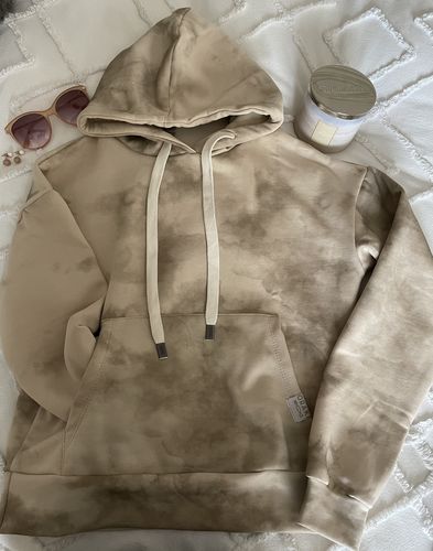 Customer photo review of Relax Hoodie - Tie-Dye Sand