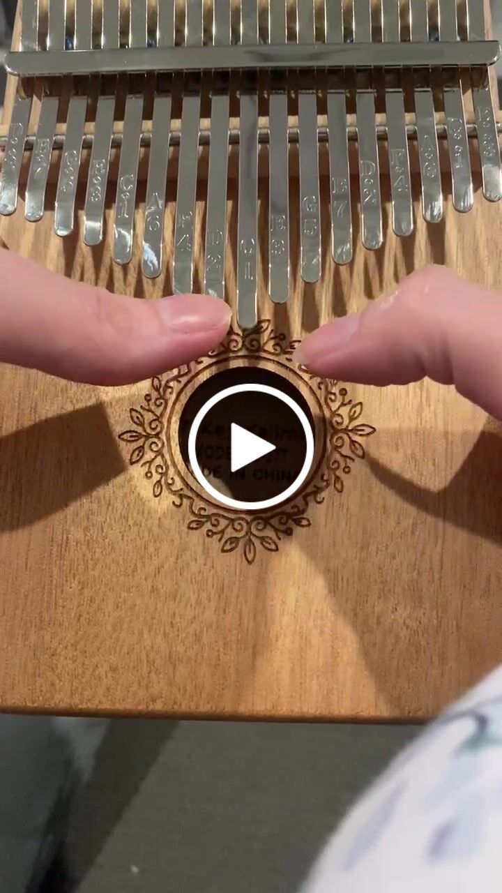 Customer video review of Kalimba 17 Key Classic Natural