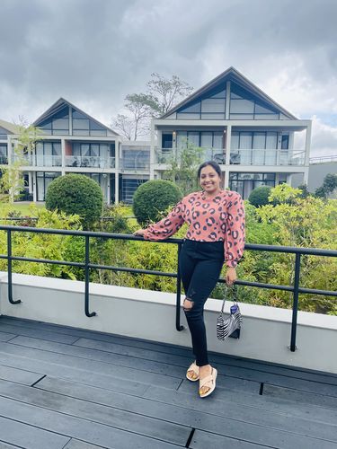 Customer photo review of Wild Side Balloon Sleeve Pullover