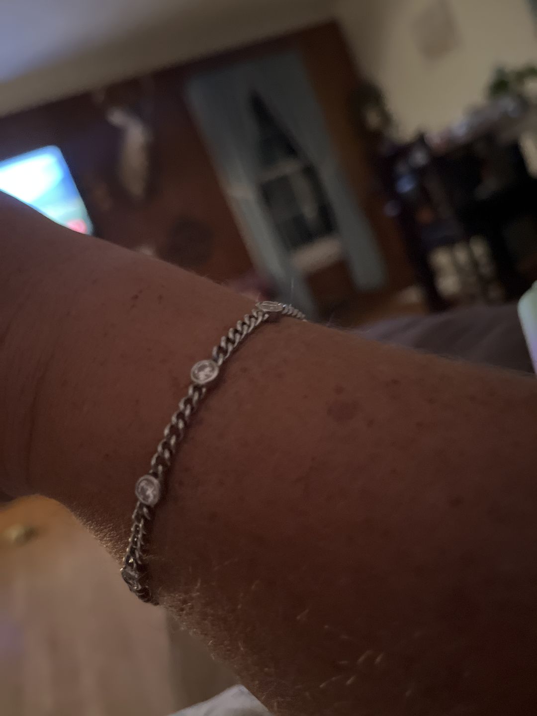 Customer photo review of Doveggs round bezel setting moissanite bracelet