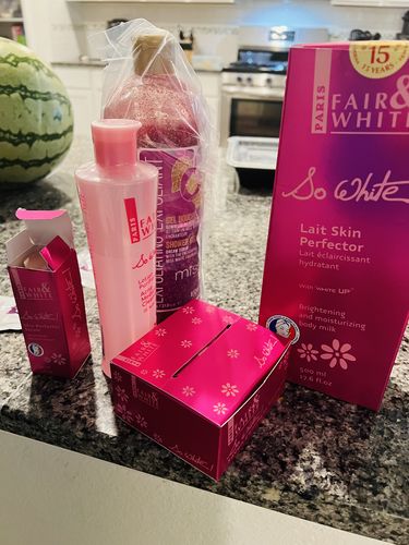 Customer photo review of Fair and White Miss White Exfoliating Shower Gel 940ml 31.78 fl oz
