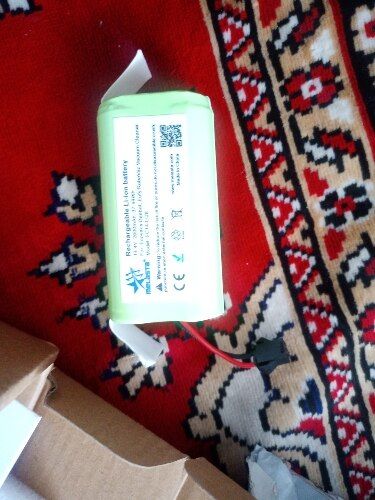 Customer photo review of 14,4 V 2600mAh Li-Ion Ersatzakku Für Eufy RoboVac Staubsauger 11 11S 11S MAX 12 15C 15C MAX 15T 30 30C Max 35C