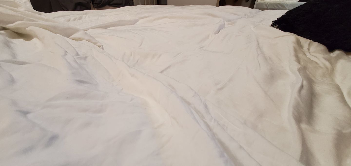 Customer photo review of Bamboo Sheets - Cooling and Breathable Sheets Bamboo Blend Sheet Set for Hot Sleepers to Stay Cool (Twin, Double, Queen, King White)