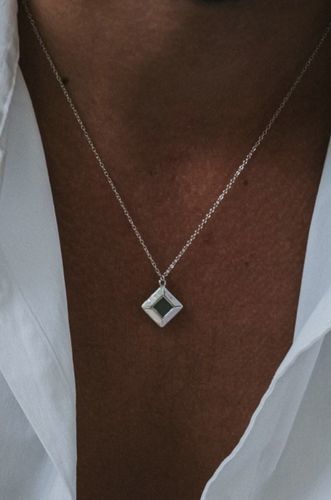 Customer photo review of Classic TANAOR Necklace