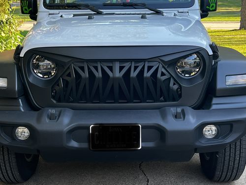 Customer photo review of Shark Grille - Matte Black for 18-22 Jeep Wrangler JL & Gladiator JT