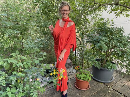 Customer photo review of Bamboo Side Slit Skirt Spicy Orange