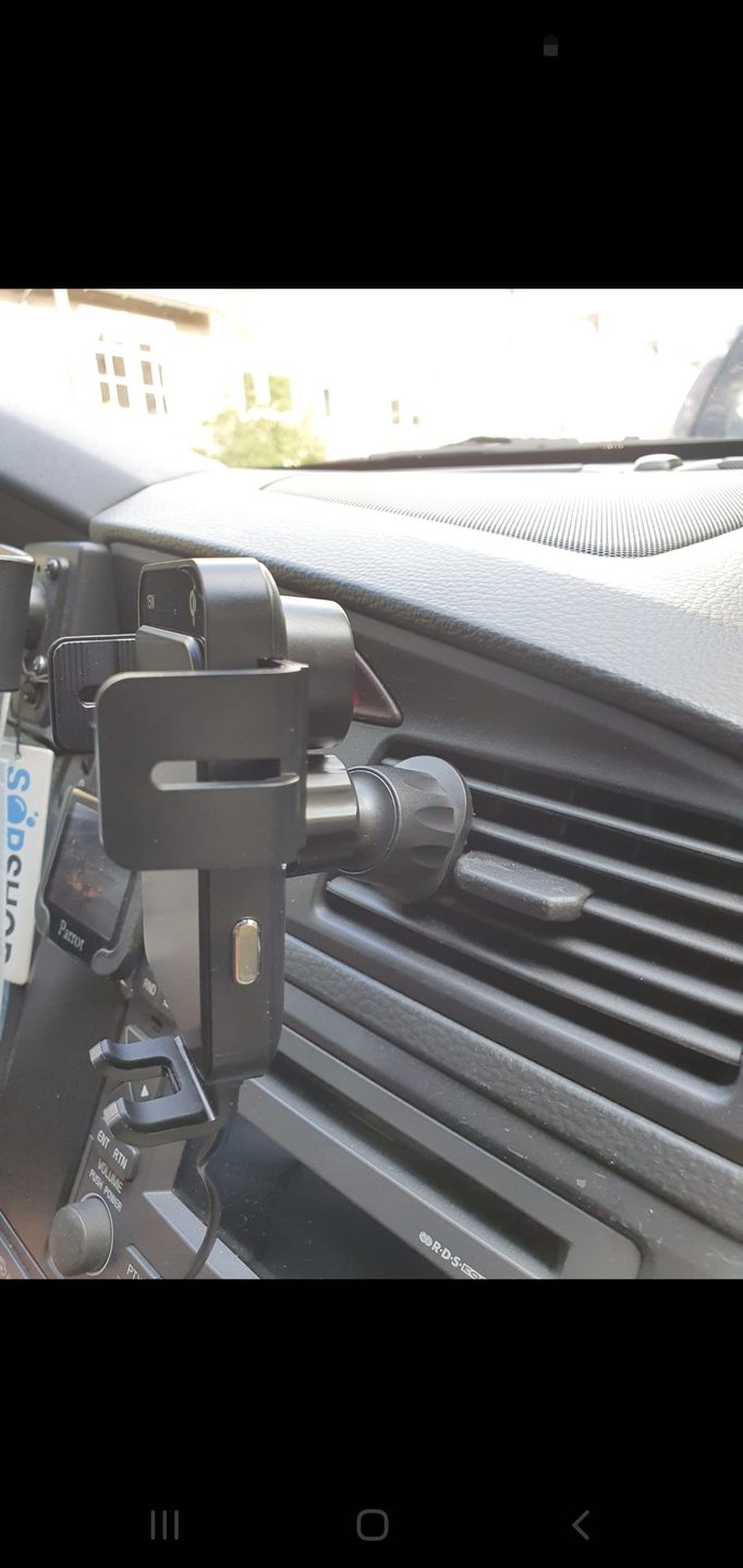 Customer photo review of Wegman Telefoonhouder met QI Draadloze Oplader Auto (15W autolader) - Ventilatierooster, Raam, Dashboard - Magsafe