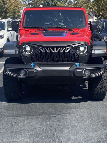 Customer photo review of Shark Grille - Matte Black for 18-22 Jeep Wrangler JL & Gladiator JT