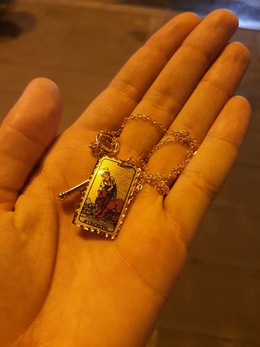 Customer photo review of Strength Güç Kartı Tarot Kartı Kolye