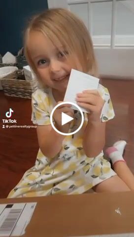 Customer video review of Welcome Home 22 oz Glass Candle