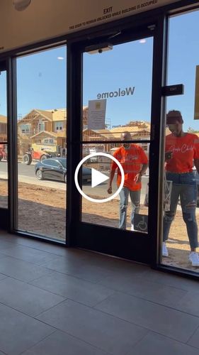 Customer video review of Big Signature Tee