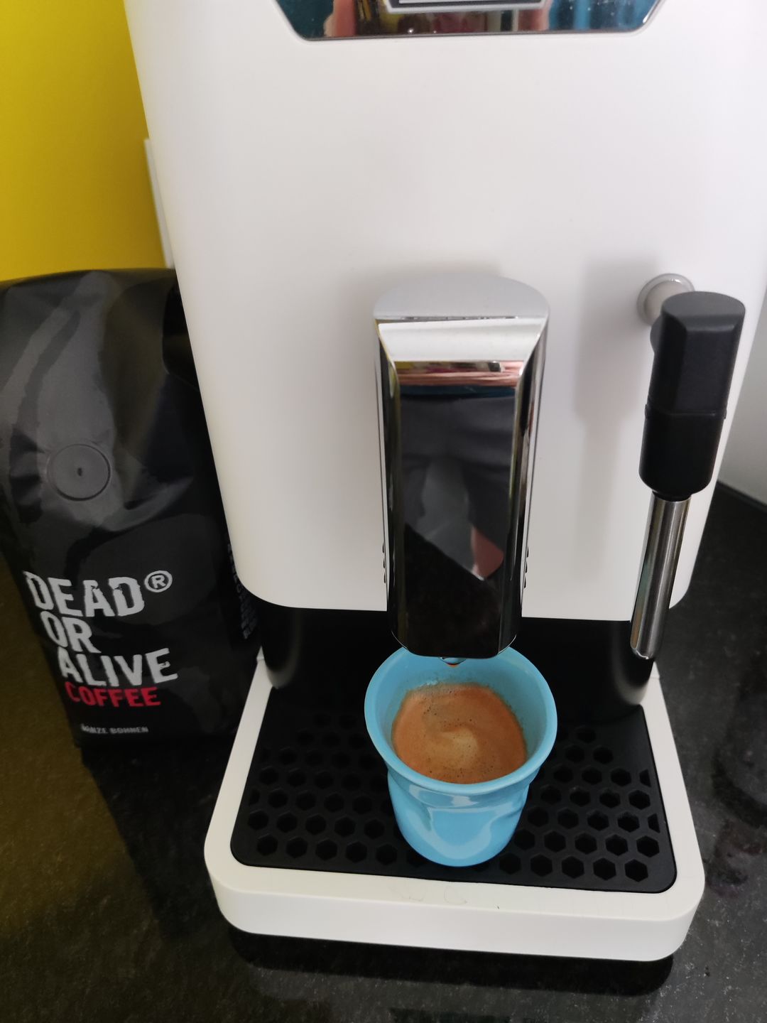 Customer photo review of DEAD OR ALIVE COFFEE Original – Kaffeebohnen, Medium-Dark Röstung, für Espresso & Filter, säurearm