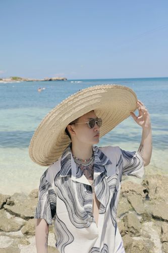 Customer photo review of Contrast Line Print Short Sleeve Shirt