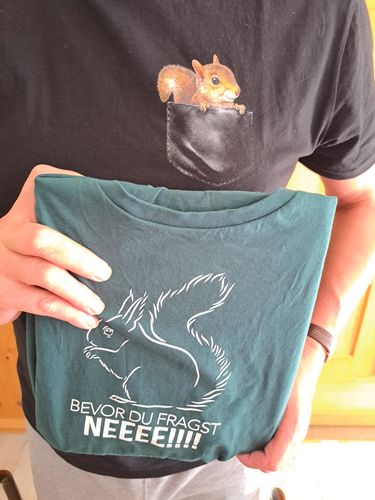 Customer photo review of Bevor du fragst - Eichhörnchen  - Bio Damen Shirt