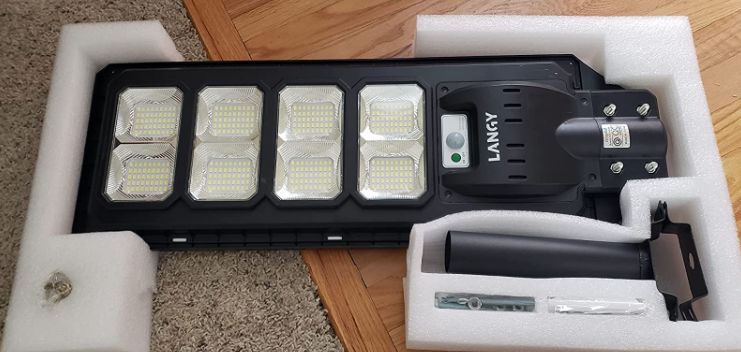 Customer photo review of 150W 200W solar street lights - ES03 Series