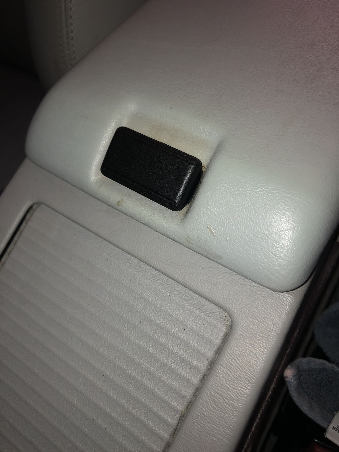 Customer photo review of Center Console Armrest Push Button (All Colors) - R129 Models