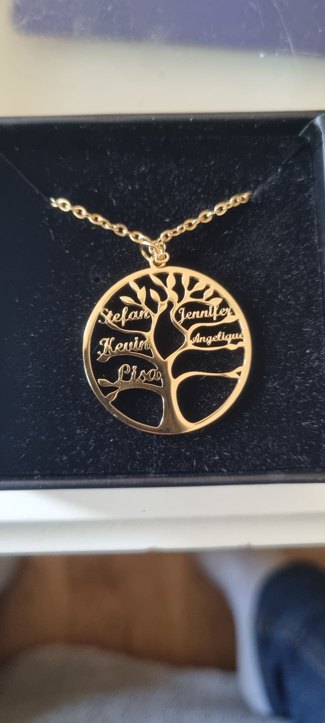 Customer photo review of LOANYA Lebensbaum Kette mit Gravur