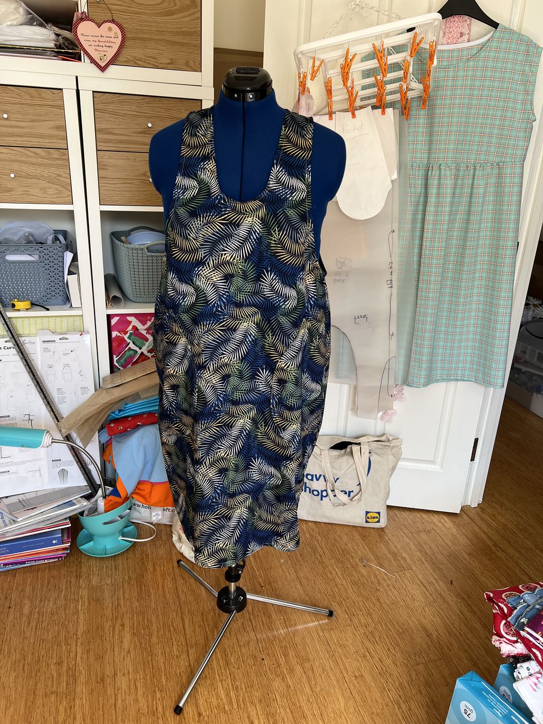 Customer photo review of Tropical Fern Leaves Rose & Hubble Cotton Poplin Fabric