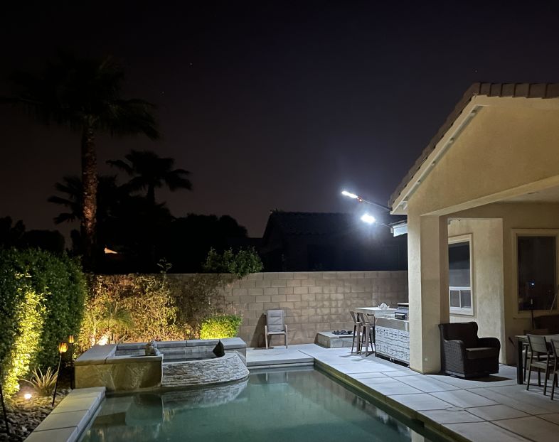 Customer photo review of 150W 200W solar street lights - ES03 Series