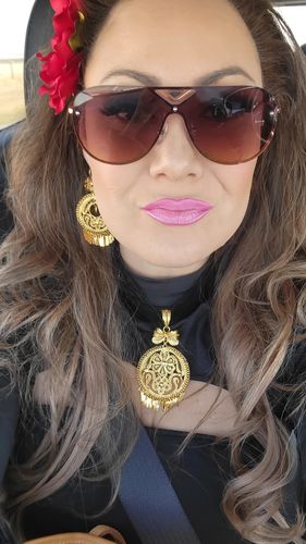 Customer photo review of Mexican Filigree Choker and Earrings. Encaje Redondo Terciopelo.