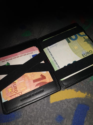 Customer photo review of Flap Boy Slim - Magic Wallet without Coin Pocket