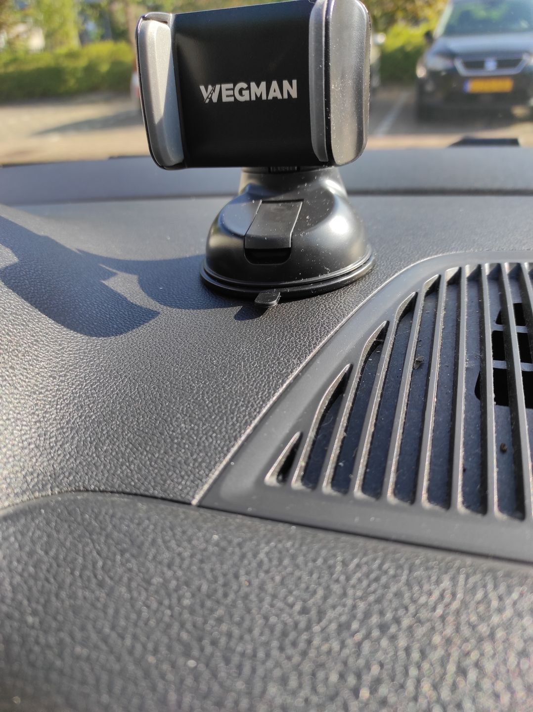 Customer photo review of Wegman Telefoonhouder Met Zuignap - Dashboard en autoruit