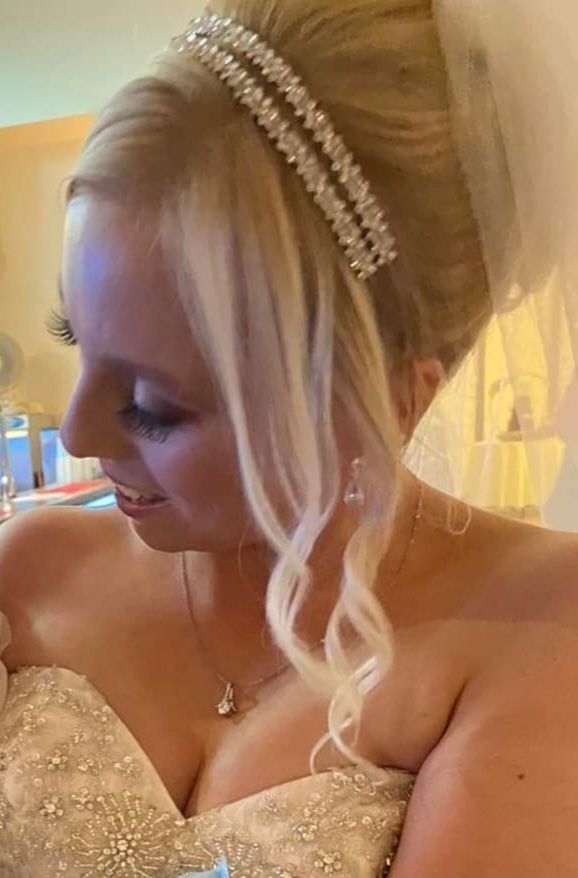 Customer photo review of "TO MY DAUGHTER, LOVE MUM" WHITE GOLD NECKLACE