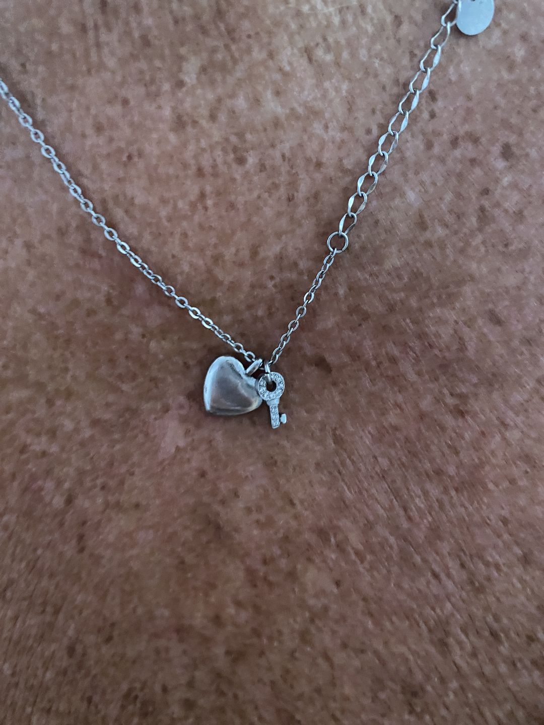 Customer photo review of Key to Heart Halskette | 18K vergoldet