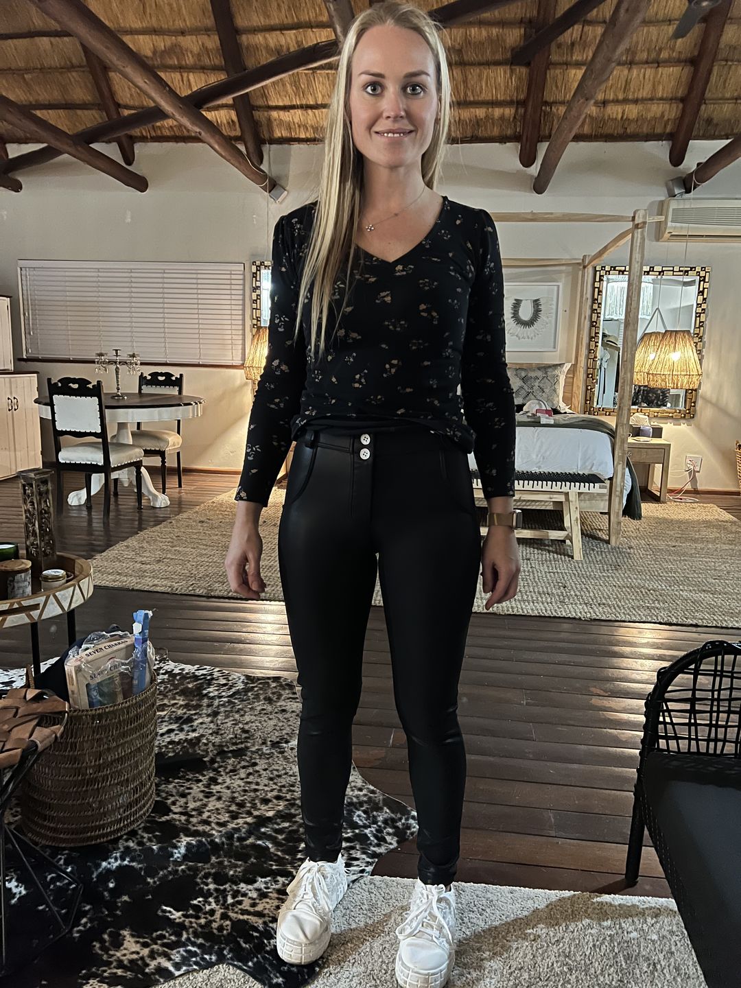 Customer photo review of Shapewear Butt lifting faux leather stretch pants - matt black