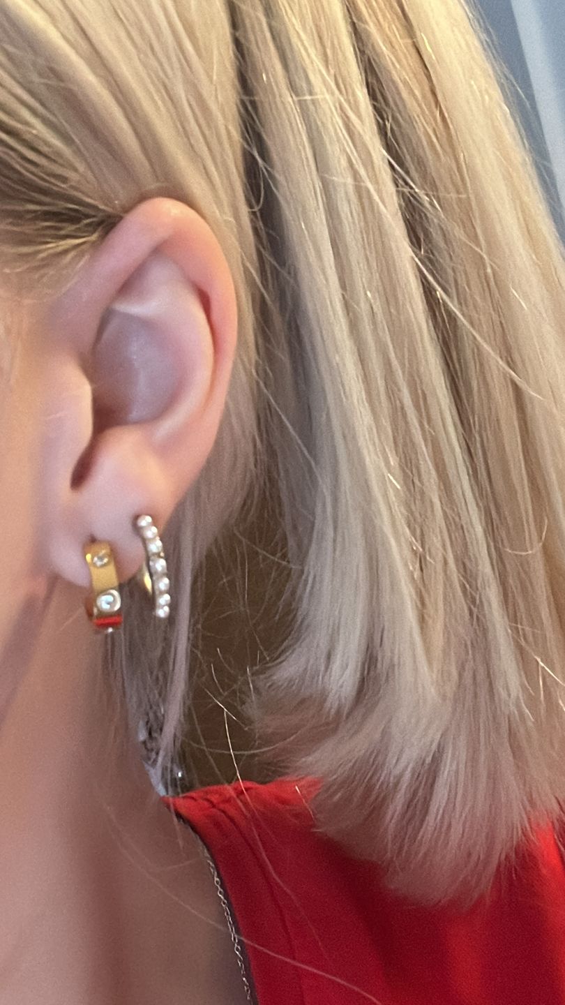 Customer photo review of Arianna Ohrstecker | 18K vergoldet