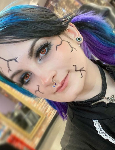 Customer photo review of Vika Tricolor Colored Contact Lenses