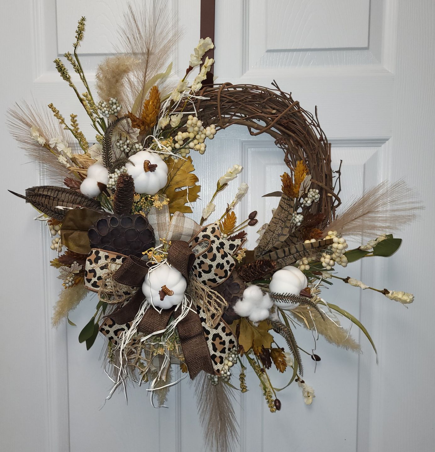 Customer photo review of 14" Round Grapevine Wreath - DECOE-034