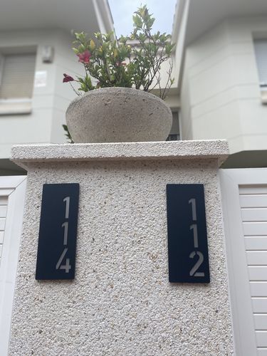Customer photo review of Numero civico modello Stencil Vertical M1