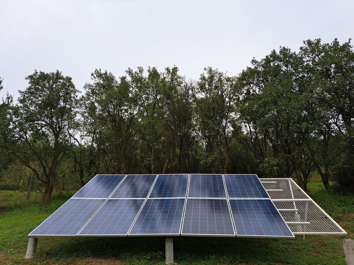 Customer photo review of Kit Panouri Fotovoltaice Invertor 5KVA 220V Off Grid Hibrid Solar Acumulatori Gel