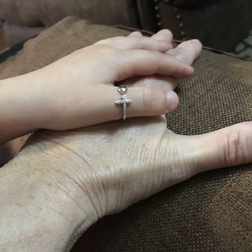 Customer photo review of Anello “A Mia Figlia” - CROCE E CUORE