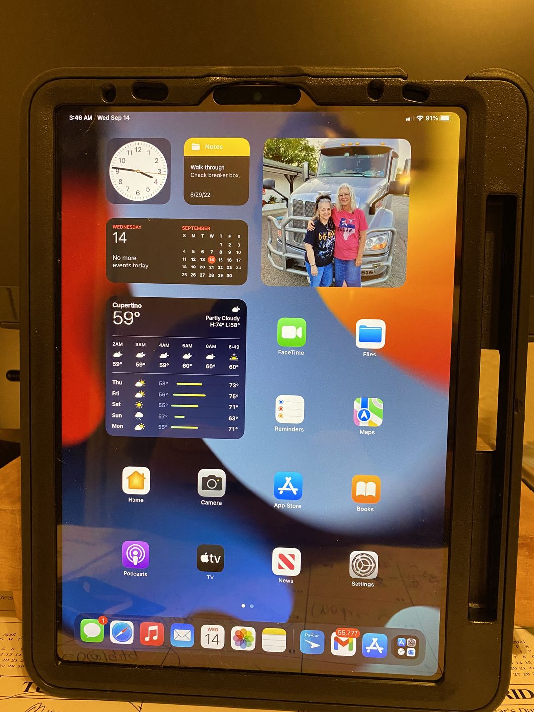 Customer photo review of PROTECTION Hand Strap Series Case for Apple iPad Air 10.9" (4th Generation 2020 and 5th Generation 2022) - Black