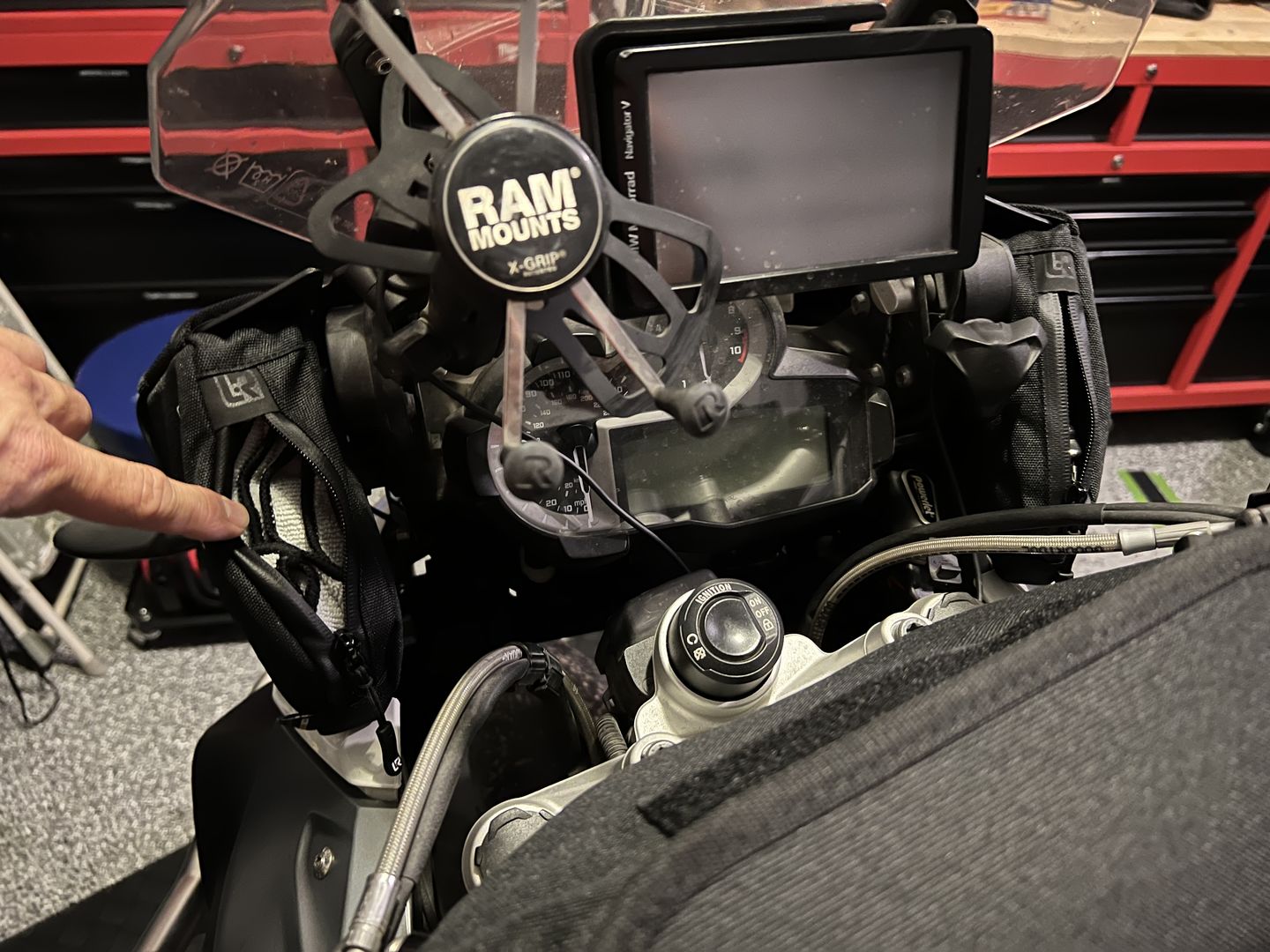 Customer photo review of Cockpit Hangry Pouch Set - BMW R1200/1250 GS / GS Adventure
