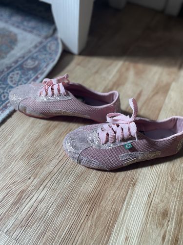 Customer photo review of "Dança" sneaker Glitter Pink