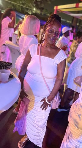 Customer photo review of Yellow On-trend Trophy Midi Dress