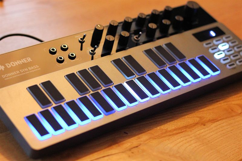 Customer photo review of Donner B1 Synthétiseur et Séquenceur Analogique de Basses
