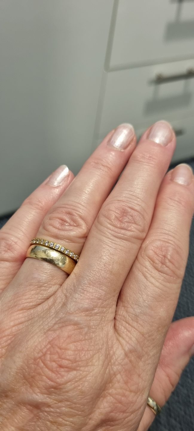 Customer photo review of Gold 2mm Full Glitz Ring