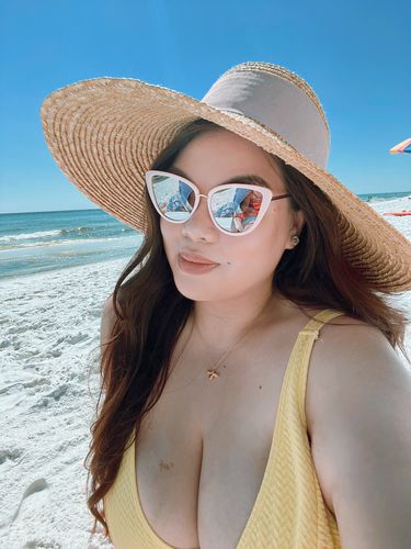 Customer photo review of Queen Bee Necklace (Gold)